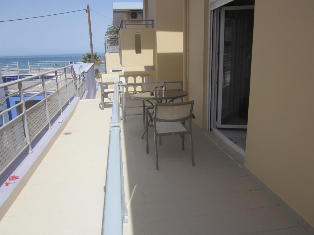4S Beach Superior Apartments Stalida Room photo